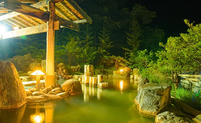 豐平峽溫泉夜間露天岩池