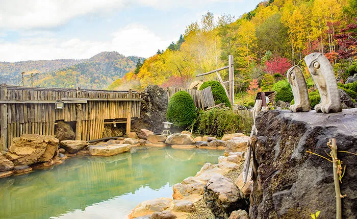 豐平峽溫泉露天岩池與紅葉山景
